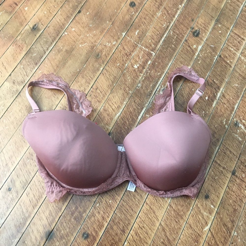 Victoria’s Secret lace trimmed Dream Angels lined Demi 32DDD bra